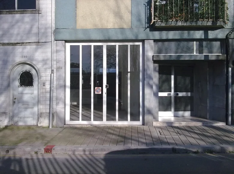 Shop 84 m² in Amsterdam, Netherlands
