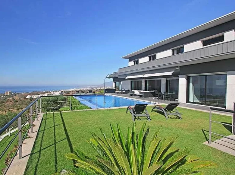 5 room villa 415 m² Marbella, Spain