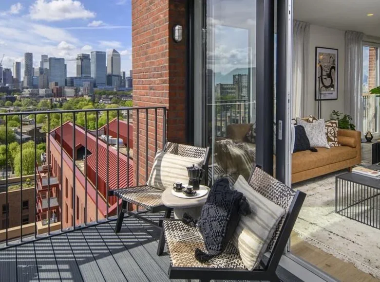2 bedroom apartment 68 m² London, United Kingdom
