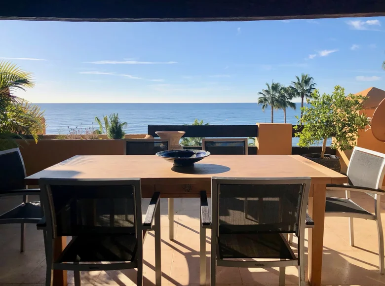 Mieszkanie 3 pokoi 270 m² Estepona, Hiszpania