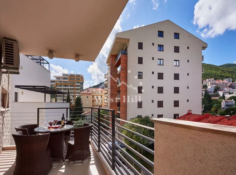 Mieszkanie 3 pokoi 121 m² Budva, Czarnogóra