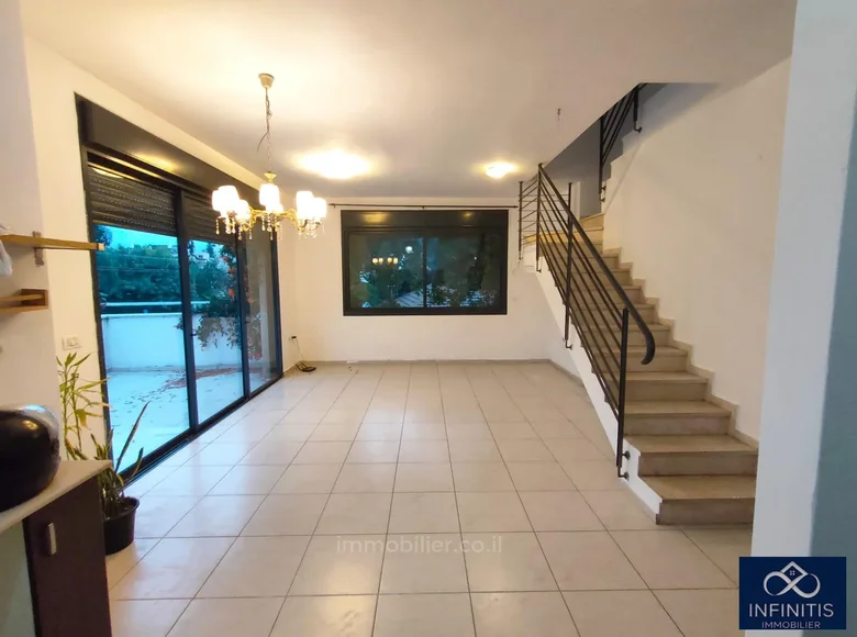 4 room apartment 108 m² in Herzliya, Israel