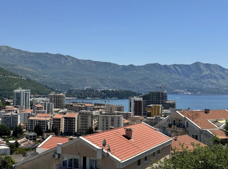 Mieszkanie 2 pokoi 75 m² Budva, Czarnogóra