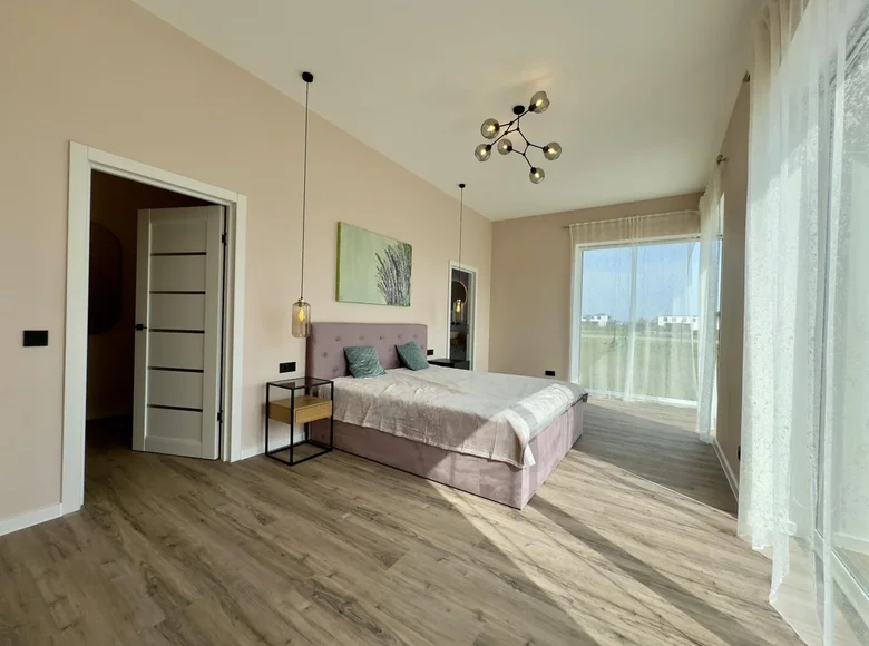 Villa de 4 dormitorios 245 m² Marupe, Letonia