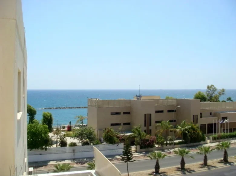 Mieszkanie 5 pokojów 230 m² Społeczność St. Tychon, Cyprus