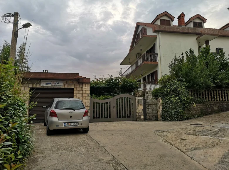 4 bedroom house 200 m² Kumbor, Montenegro