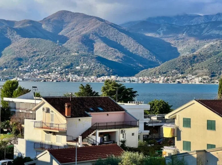 2 bedroom apartment 66 m² Tivat, Montenegro