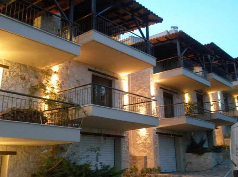 Hotel 760 m² in Taxiarchis, Greece