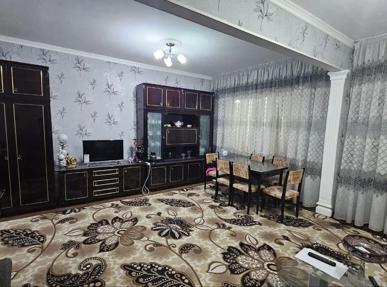 Kvartira 4 xonalar 93 m² Toshkentda