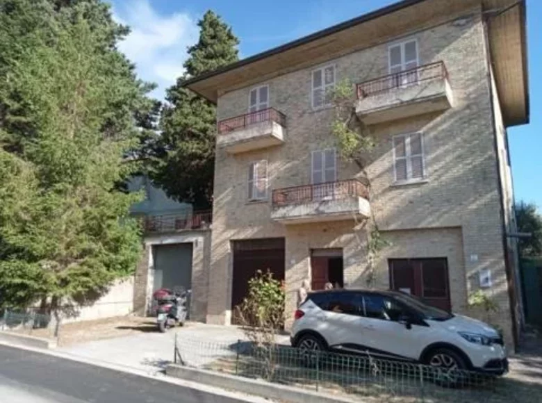 Adosado 12 habitaciones 360 m² Terni, Italia