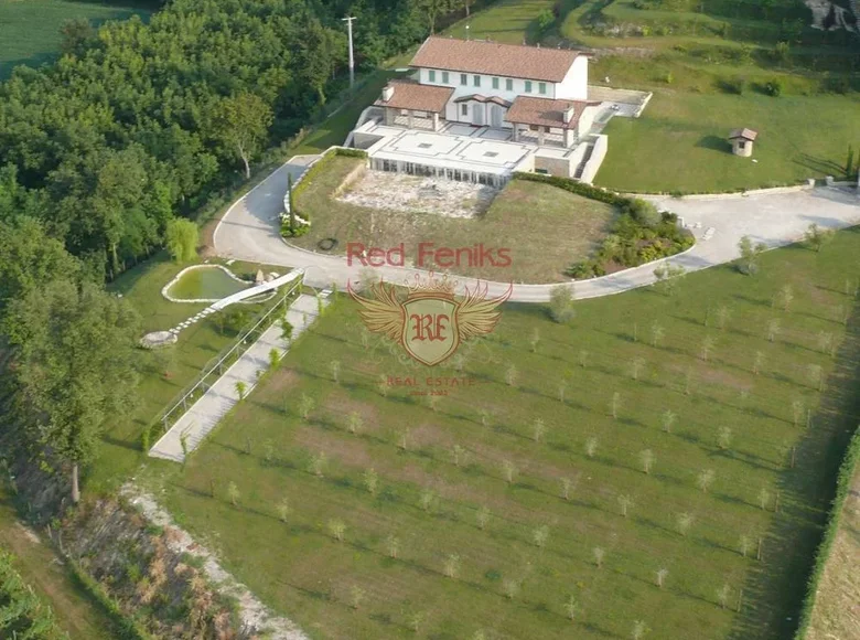 Villa de 6 habitaciones 1 000 m² Terni, Italia