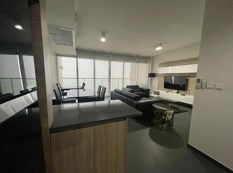 Piso independiente 2 habitaciones 98 m² Na Kluea, Tailandia