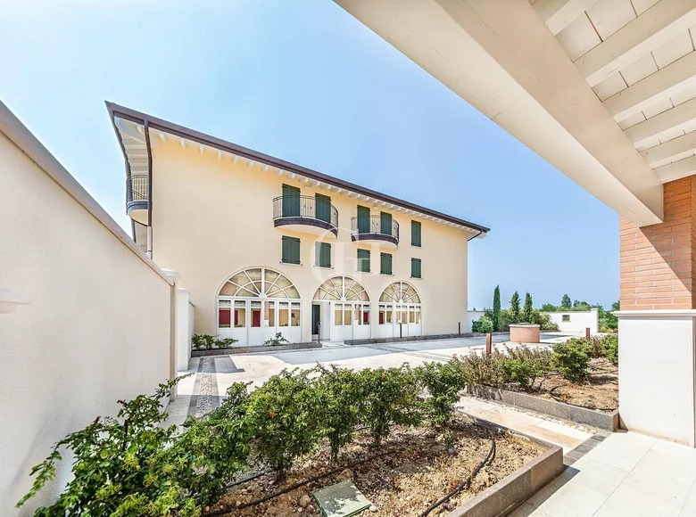 Вилла 6 комнат 200 м² Desenzano del Garda, Италия