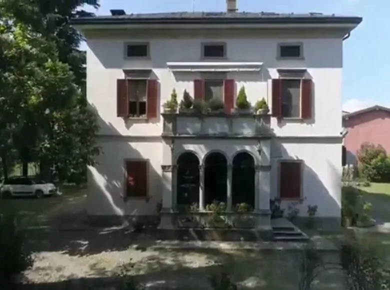 5 bedroom villa 1 000 m² Milan, Italy