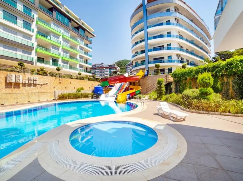 3 bedroom apartment 275 m² Mahmutlar, Turkey