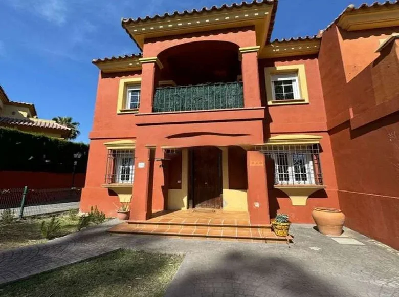 Stadthaus 4 Schlafzimmer 190 m² Marbella, Spanien