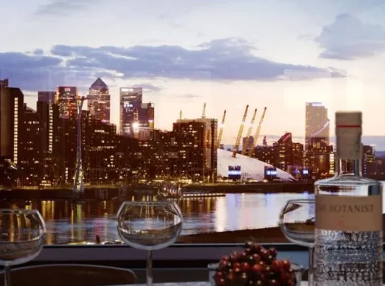2 bedroom apartment 71 m² London, United Kingdom