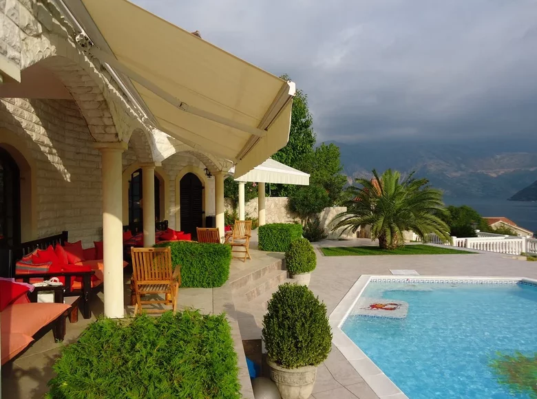 villa de 5 dormitorios 750 m² Stoliv, Montenegro
