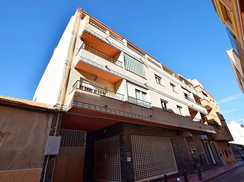 Mieszkanie 2 pokoi 120 m² Torrevieja, Hiszpania