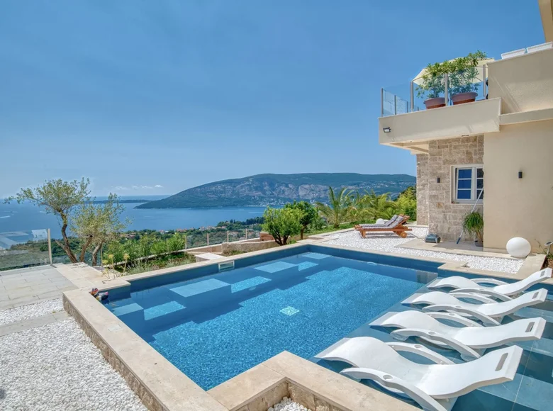 3 bedroom villa 230 m² Podi, Montenegro