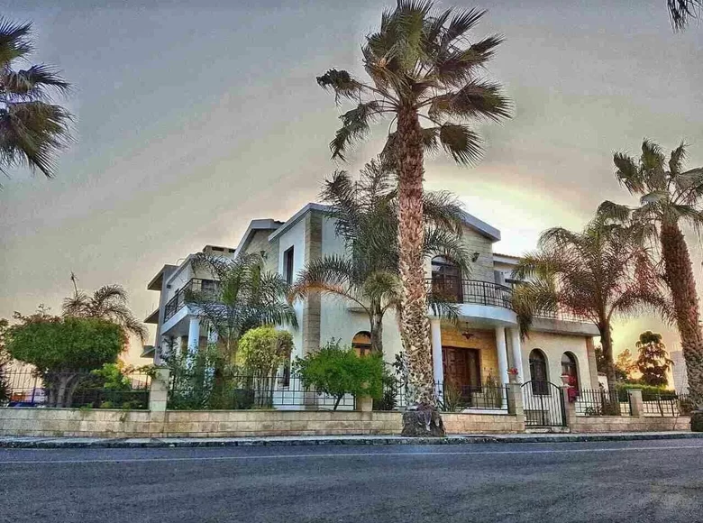 Casa 4 habitaciones 380 m² Larnaca, Chipre