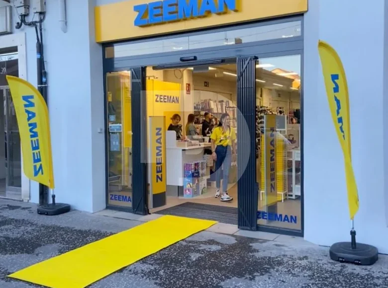 Tienda 373 m² en España, España