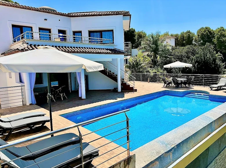 Villa de 7 dormitorios 2 600 m² Altea, España