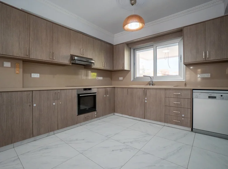 Mieszkanie 2 pokoi 100 m² Pafos, Cypr