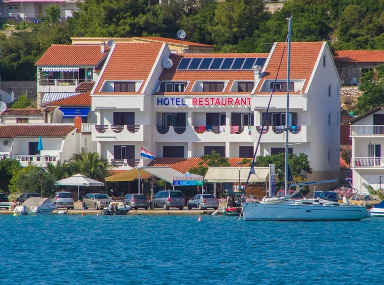 Hotel 854 m² in Bashkia Durres, Albania