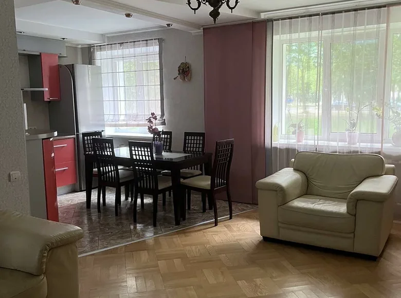 Apartamento 3 habitaciones 67 m² Balshavik, Bielorrusia