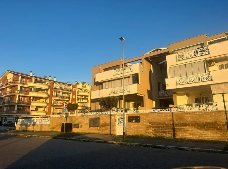 Apartamento 100 m² Roma, Italia