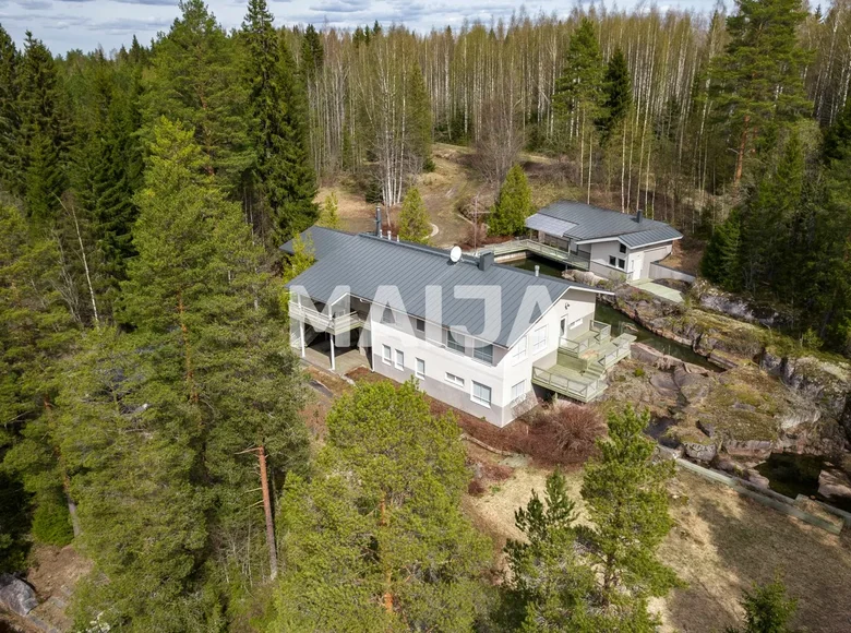 4 bedroom house 298 m² Petaejaevesi, Finland