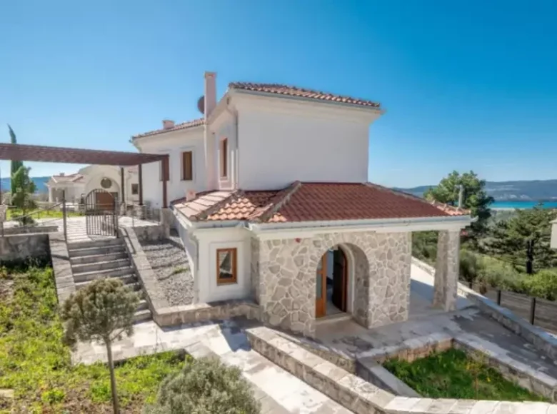 Casa 5 habitaciones 236 m² Kavac, Montenegro