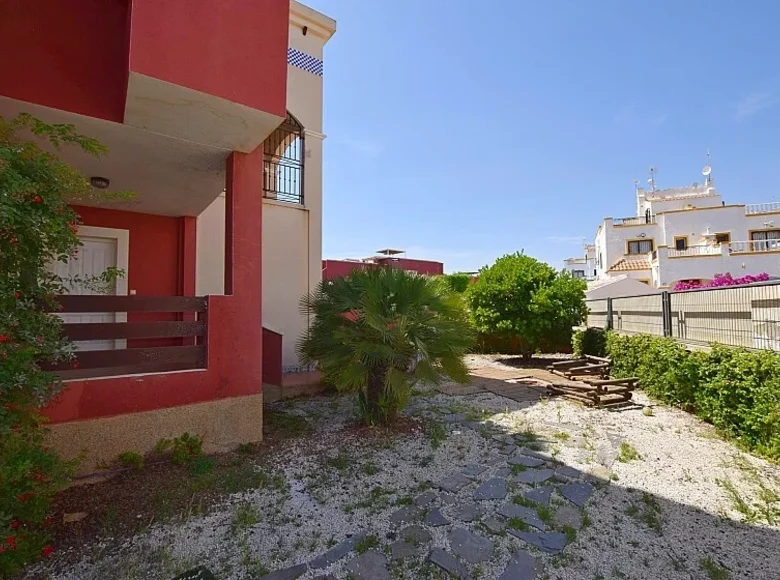 Mieszkanie 2 pokoi 79 m² Torrevieja, Hiszpania