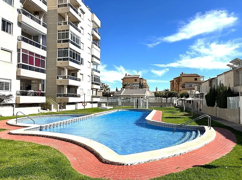 Mieszkanie 3 pokoi 117 m² Torrevieja, Hiszpania