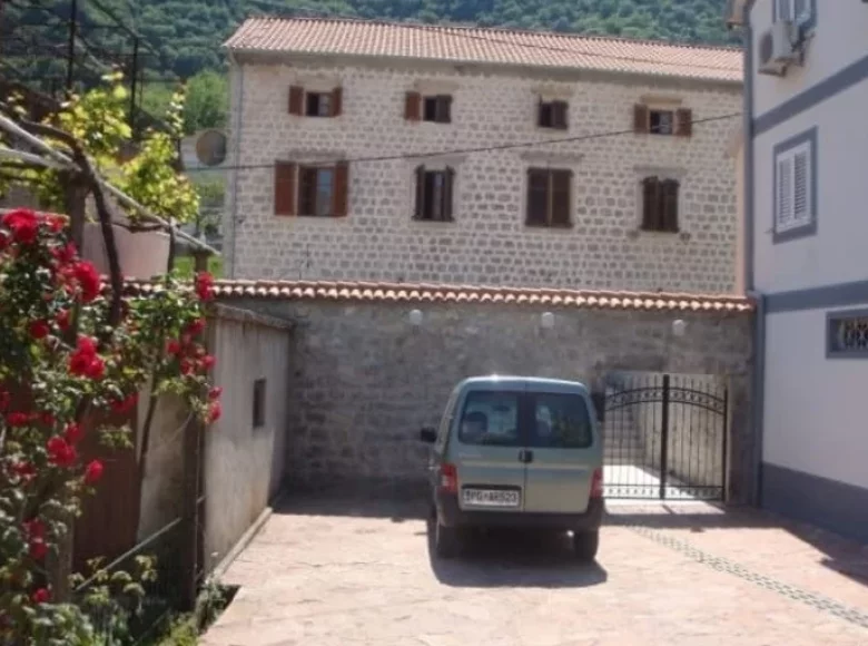 6-Schlafzimmer-Villa 327 m² Stoliv, Montenegro