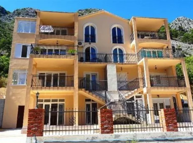 2 bedroom apartment 79 m² Bijela, Montenegro