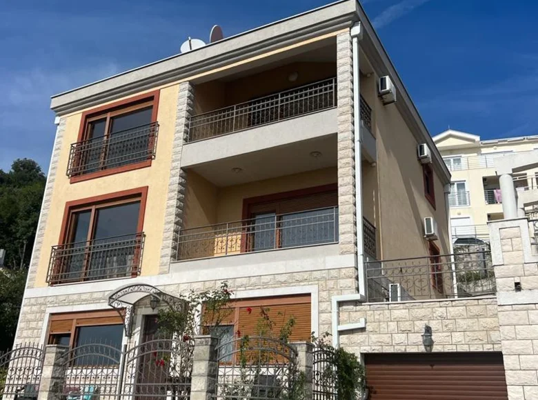 Casa 5 habitaciones 300 m² Zelenika, Montenegro