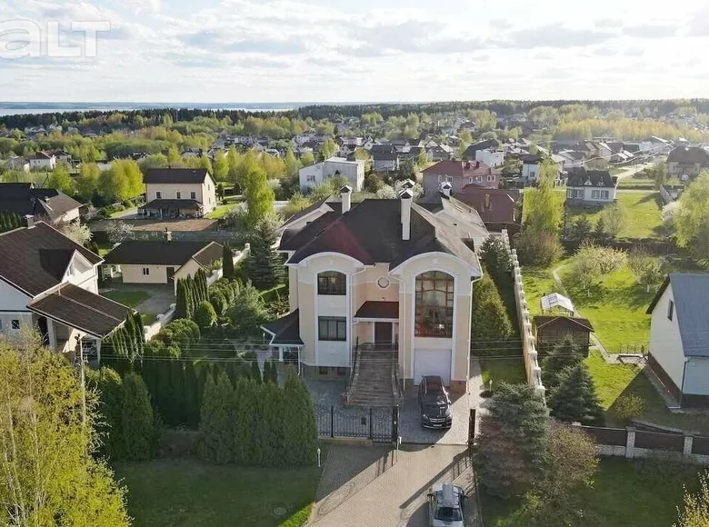 Cottage 1 105 m² Siomkava, Belarus