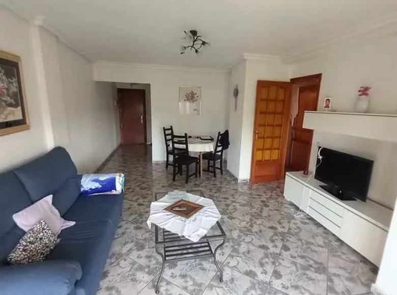 Mieszkanie 2 pokoi 80 m² Alicante, Hiszpania