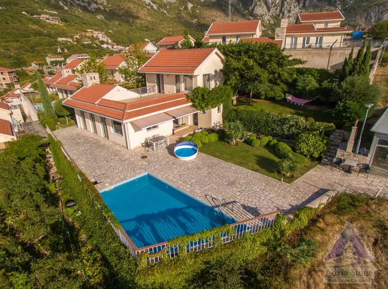 3 bedroom villa 164 m² Rijeka-Rezevici, Montenegro