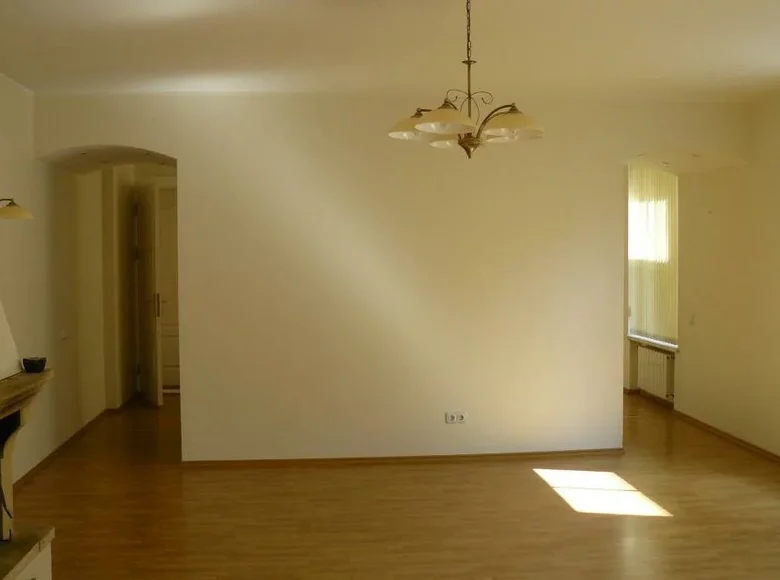 Mieszkanie 4 pokoi 1 095 m² Ryga, Łotwa