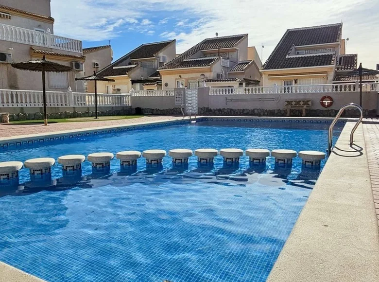 2 bedroom Villa 77 m² Urbanizacion Dona Pepa, Spain