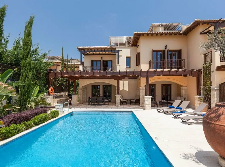 Nieruchomości inwestycyjne 672 m² Kouklia, Cyprus