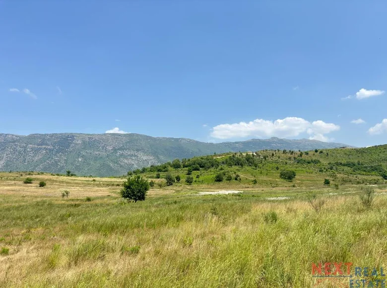 Parcelas 11 000 m² Tragjas, Albania