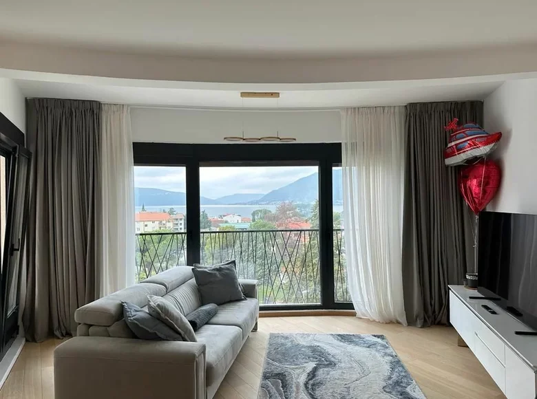 Mieszkanie 2 pokoi 73 m² Tivat, Czarnogóra