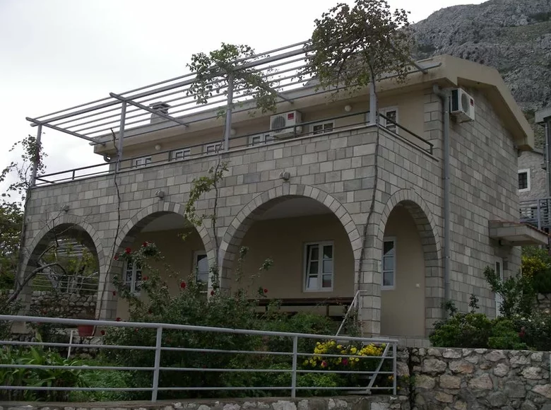 3 bedroom house 160 m² Rijeka-Rezevici, Montenegro