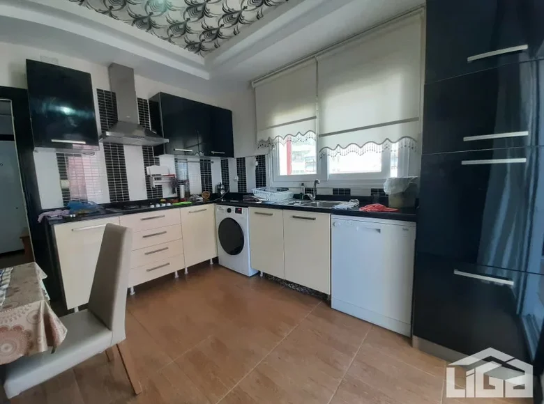 Mieszkanie 4 pokoi 190 m² Erdemli, Turcja