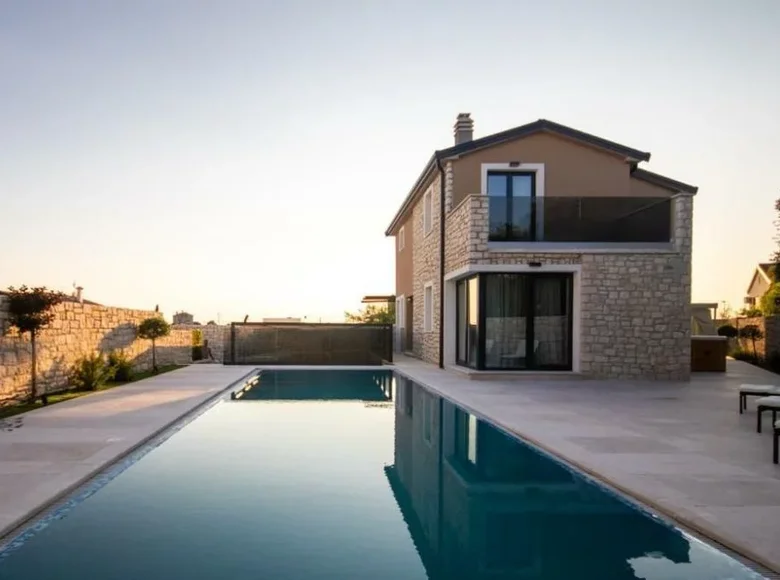 4 bedroom Villa 146 m² Brtonigla, Croatia