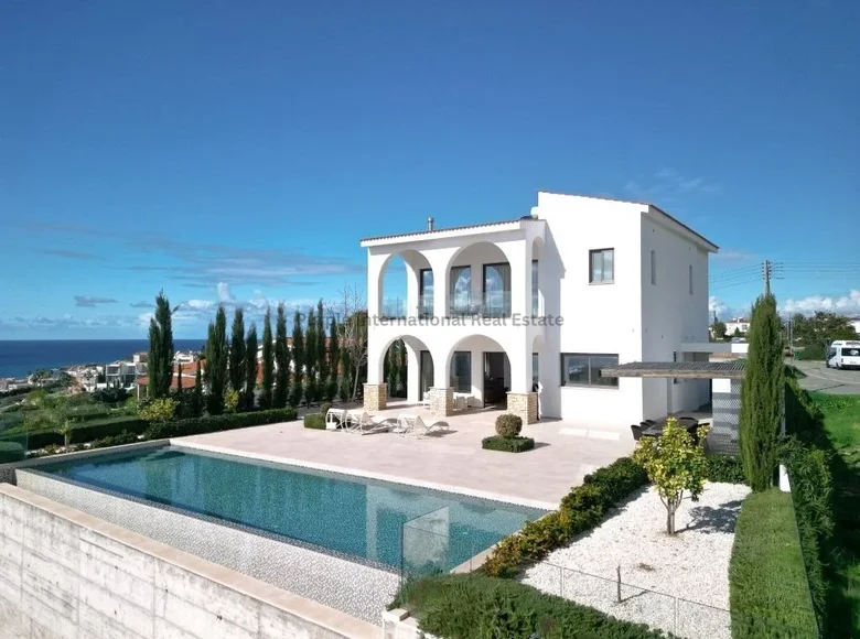 Villa de tres dormitorios 300 m² Peyia, Chipre